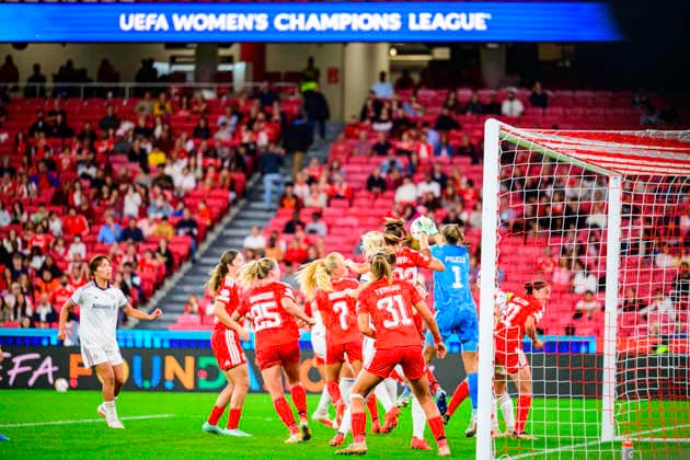 September 30, 2026, Lisbon, Lisbon, Portugal: Goalkeeper Lena Pauels of SL Benfica makes a save during the UEFA Womens Champions League match between SL Benfica and Bayern Munchen at the EstoÂ¡dio da Luz on September 30, 2026 in Lisbon, Portugal. Lisbon Portugal - ZUMAr200 20260930_zsp_r200_023 Copyright: xNunoxReisinhox