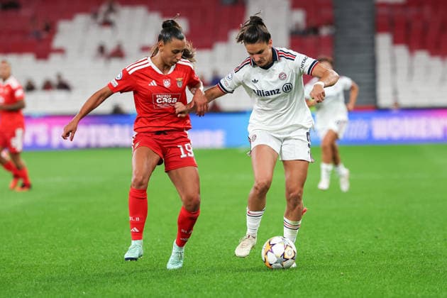 Lisbon, Portugal - September 30: Catarina Amado (SL Benfica), Jovana DamnjanovicÌ (FC Bayern München) battles for the Ballduring the UEFA Women s Champions League 2026 27, League Phase Matchday 2 match between SL Benfica and FC Bayern Munich on 30 September 24, 2026 in Lisbon, Portugal Copyright: HMBxMedia JoaquimxFerreira