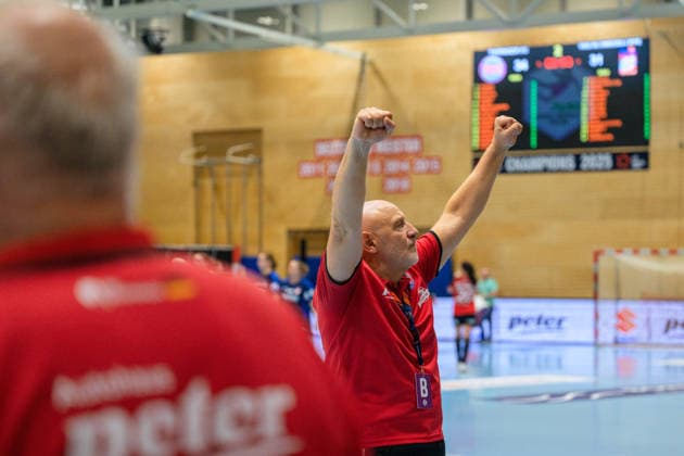 Herbert Mueller (Thueringer HC, Trainer) feiert den Sieg. GER, Thueringer HC gegen HSG Blomberg-Lippe, Handball, DHB-Pokal, Saison 2026 2027, 2. Runde, Mittwoch, 19.00 Uhr, 30.09.2026 GER, Thueringer HC gegen HSG Blomberg-Lippe, Handball, DHB-Pokal, Saison 2026 2027, 2. Runde, Mittwoch, 19.00 Uhr, 30.09.2026 Bad Langensalza Copyright: xMartinxHerbstx