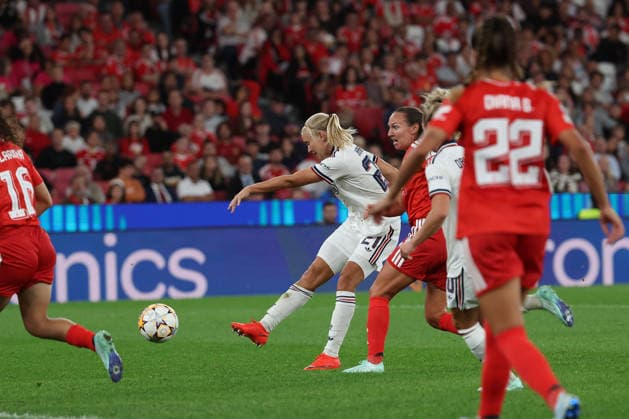 Lisbon, Portugal - September 30: Pernille Harder (FC Bayern München) scores the goal to 0:2 during the UEFA Women s Champions League 2026 27, League Phase Matchday 2 match between SL Benfica and FC Bayern Munich on 30 September 24, 2026 in Lisbon, Portugal Copyright: HMBxMedia JoaquimxFerreira