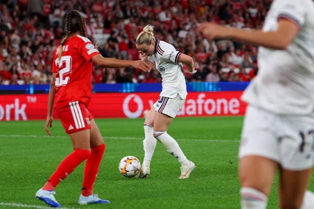 Lisbon, Portugal - September 30: Franziska Kett (FC Bayern München) score the goal to 0:3 during the UEFA Women s Champions League 2026 27, League Phase Matchday 2 match between SL Benfica and FC Bayern Munich on 30 September 24, 2026 in Lisbon, Portugal Copyright: HMBxMedia JoaquimxFerreira