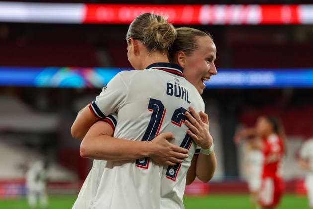 Lisbon, Portugal - September 30: Franziska Kett (FC Bayern München) and Klara Bühl (FC Bayern München) seen celebrating after scoring goal to 0:3 during the UEFA Women s Champions League 2026 27, League Phase Matchday 2 match between SL Benfica and FC Bayern Munich on 30 September 24, 2026 in Lisbon, Portugal Copyright: HMBxMedia JoaquimxFerreira