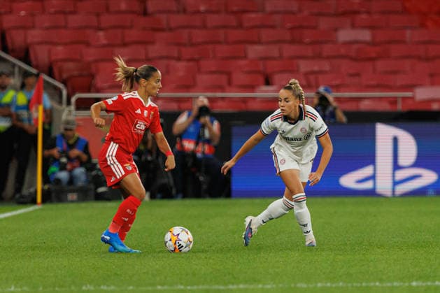 Lucia Alves and Giulia Gwinn seen during UEFA Women™s League game between teams of SL Benfica and Fc Bayern Munchen (Luis Loureiro Ball Raw Images) Lisboa Estadio da Luz Portugal Copyright: xLuisxLoureirox lloureiroSlbwBayernW-2036