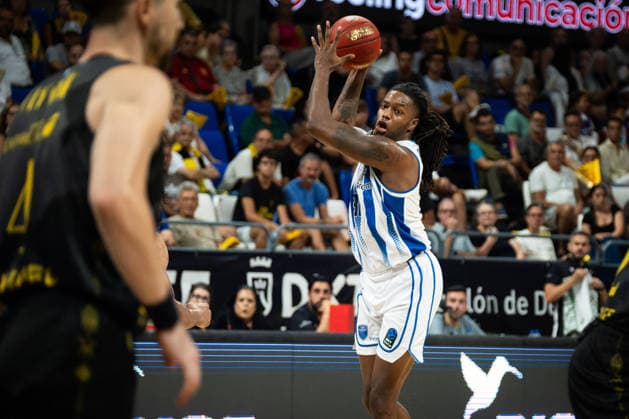 La Laguna Tenerife v Turk Telekom - BKT EuroCup SAN CRISTOBAL DE LA LAGUNA, SPAIN - SEPTEMBER 30: Bankston Kristeon of Turk Telekom in action during EuroCup basketball match between La Laguna Tenerife and Turk Telekom at Santiago Martín in San Cristobal de la Laguna, Canary Islands, Spain on September 30, 2026. Andres Gutierrez Anadolu San Cristobal de la Laguna Spain. Editorial use only. Please get in touch for any other usage.  Copyright: x2026xAnadoluxAndresxGutierrezx