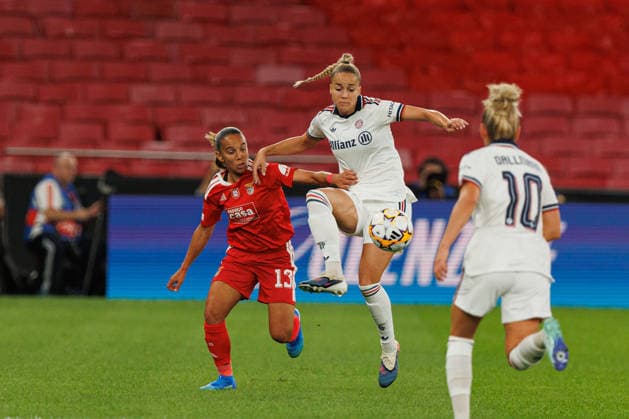 Giulia Gwinn and Lucia Alves seen during UEFA Women™s League game between teams of SL Benfica and Fc Bayern Munchen (Luis Loureiro Ball Raw Images) Lisboa Estadio da Luz Portugal Copyright: xLuisxLoureirox lloureiroSlbwBayernW-2291