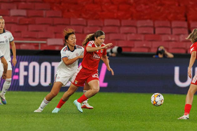 Carolina Tristao and Momoko Tanikawa seen during UEFA Women™s League game between teams of SL Benfica and Fc Bayern Munchen (Luis Loureiro Ball Raw Images) Lisboa Estadio da Luz Portugal Copyright: xLuisxLoureirox lloureiroSlbwBayernW-2063