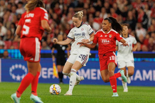 Franziska Kett and Catarina Amado seen during UEFA Women™s League game between teams of SL Benfica and Fc Bayern Munchen (Luis Loureiro Ball Raw Images) Lisboa Estadio da Luz Portugal Copyright: xLuisxLoureirox lloureiroSlbwBayernW-2215