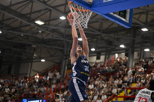 IPA89155936 - Guglielmo Caruso of Napoli Basketball in action during the game against Cosea JL Bourg-en-Bresse in the Napoli Basketball vs. Cosea JL Bourg-en-Bresse EuroCup basketball game in Naples, Italy, on September 30, 2026  Copyright: xEnzoxPinelli IPAxSportx xx IPA89155936