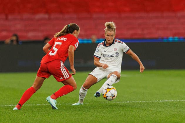 Linda Dalimann and Marit Lund seen during UEFA Women™s League game between teams of SL Benfica and Fc Bayern Munchen (Luis Loureiro Ball Raw Images) Lisboa Estadio da Luz Portugal Copyright: xLuisxLoureirox lloureiroSlbwBayernW-3128