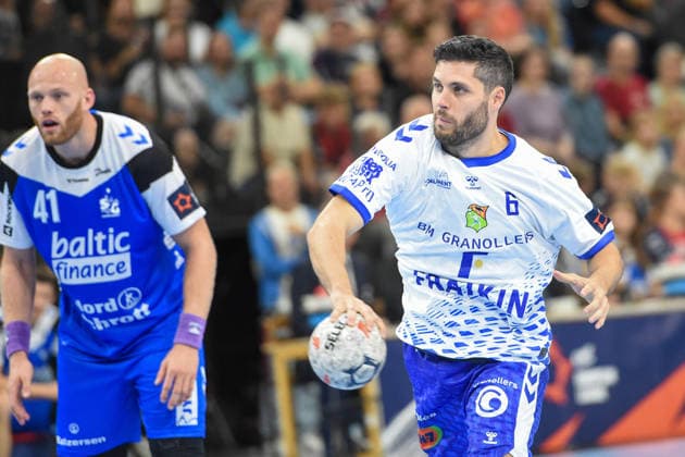 Handball I Herren I Saison 2026-2027 I EHF European League I 1. Spieltag I SG Flensburg-Handewitt - Fraikin BM Granollers I 30.09.2026 von links Arnar Freyr Arnasson (30, SG Flensburg-Handewitt), Jordi Deumal Torroella (6, Fraikin BM Granollers) Copyright: xLobeca JanxKirschnerx
