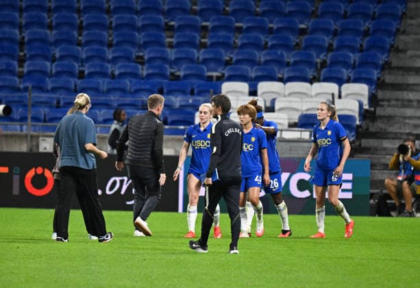 Football : OL Lyonnes women v Chelsea women - Women s champions league - 30 09 2026 Players of Chelsea after the UEFA Champions league womens match between OL Lyonnes women and Chelsea women at Groupama Stadium Decines Charpieu Lyon on September 30, 2026 , France LYONFrance  Copyright: xMouradxAllilix