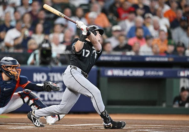 Chicago White Sox left fielder Sam Antonacci (17) hits a lead-off double against the Houston Astros in the first inning of an MLB, Baseball Herren, USA American League Wild Card game at Daikin Park in Houston, Texas, on Wednesday, September 30, 2026.  HOU20260930704 MARIAxLYSAKER
