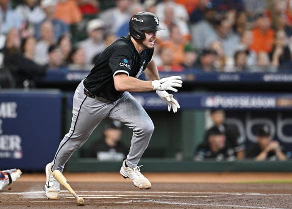 Chicago White Sox Kyle Teel (8) hits an rbi-single against the Houston Astros in the first inning of an MLB, Baseball Herren, USA American League Wild Card game at Daikin Park in Houston, Texas, on Wednesday, September 30, 2026.  HOU20260930706 MARIAxLYSAKER