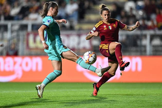 SOCCER - Women s Champions League - AS Roma vs. FC Barcelona, Barca Photo by IPA ABACAPRESS.COM89156787 - Ewa Pajor of F.C. Barcelona and Elisabetta Oliviero of A.S. Roma Femminile are in action during Matchday 2 of the 2026 27 UEFA Women s Champions League group stage, a soccer match between A.S. Roma and F.C. Barcelona at Tre Fontane Stadium on September 30, 2026, in Rome, Italy. Rome Italy  Copyright: xIPAxSport ABACAx