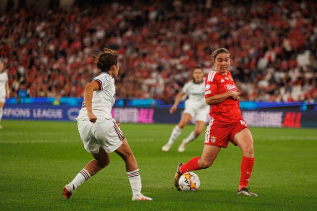 Pauleta and Momoko Tanikawa seen during UEFA Women™s League game between teams of SL Benfica and Fc Bayern Munchen (Luis Loureiro Ball Raw Images) Lisboa Estadio da Luz Portugal Copyright: xLuisxLoureirox lloureiroSlbwBayernW-6953