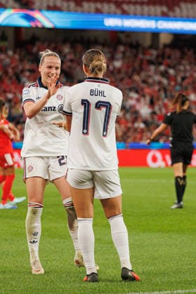 Franziska Kett celebrating after goal with his teammates seen during UEFA Women™s League game between teams of SL Benfica and Fc Bayern Munchen (Luis Loureiro Ball Raw Images) Lisboa Estadio da Luz Portugal Copyright: xLuisxLoureirox lloureiroSlbwBayernW-7104