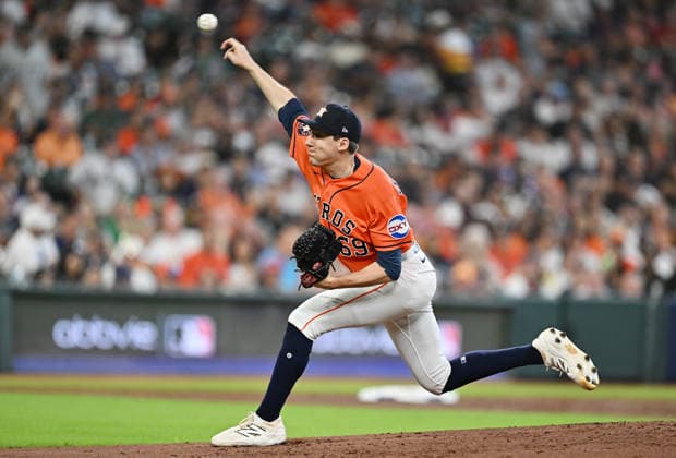 Houston Astros pitcher AJ Blubaugh (69) throws against the Chicago White Sox in the first inning after relieving starting pitcher Hunter Brown in an MLB, Baseball Herren, USA American League Wild Card game at Daikin Park in Houston, Texas, on Wednesday, September 30, 2026.  HOU20260930712 MARIAxLYSAKER