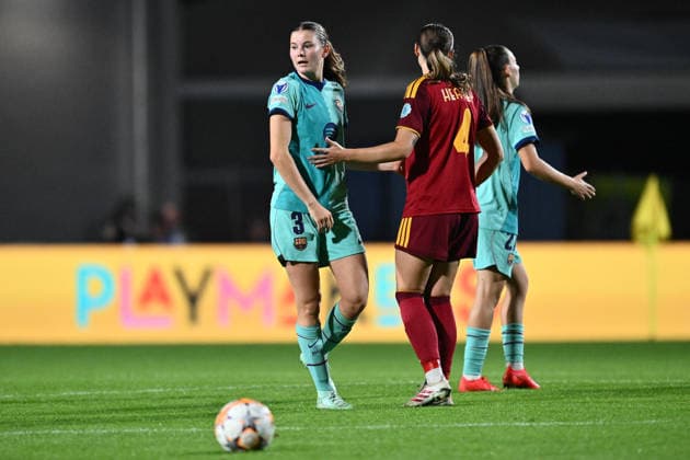 IPA89157766 - Renee van Asten of F.C. Barcelona and Winonah Heatley of A.S. Roma Femminile at the end of Matchday 2 of the 2026 27 UEFA Women s Champions League group stage, a soccer match played between A.S. Roma and F.C. Barcelona at the Tre Fontane Stadium on September 30, 2026, in Rome, Italy.  Copyright: xDomenicoxCippitelli IPAxSportx xx IPA89157766