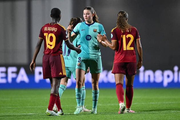 IPA89157833 - Shukurat Oladipo of A.S. Roma Femminile, Renee van Asten of F.C. Barcelona, and Ella Grace Ottey of A.S. Roma Femminile at the end of Matchday 2 of the 2026 27 UEFA Women s Champions League group stage, a soccer match played between A.S. Roma and F.C. Barcelona at the Tre Fontane Stadium on September 30, 2026, in Rome, Italy.  Copyright: xDomenicoxCippitelli IPAxSportx xx IPA89157833