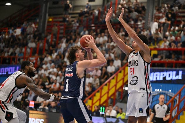 IPA89158068 - Zachary Seljaas of Napoli Basketball in action during the game against Cosea JL Bourg-en-Bresse in the Napoli Basketball vs. Cosea JL Bourg-en-Bresse EuroCup basketball game in Naples, Italy, on September 30, 2026  Copyright: xEnzoxPinelli IPAxSportx xx IPA89158068