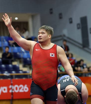 S. Korea s Kim Min-seok grabs bronze in wrestling at Asian Games S. Korea s Kim Min-seok grabs bronze in wrestling at Asian Games Kim Min-seok of South Korea reacts after defeating Aslan Agadadayev of Turkmenistan in the bronze medal match of the men s wrestling 130kg Greco-Roman event at the Asian Games at the City Inae Sports Center in Nagoya, Aichi Prefecture, central Japan, on Sept. 30, 2026. Kim won the match 7-2 to win three consecutive Asian Games bronze medals. (Yonhap) 2026-10-01 07:07:52 <Copyright ¨Ï 1980-2026 YONHAPNEWS AGENCY. .> ÀÏº» ÀÏº» EDITORIAL USE ONLY  Copyright: xx Korea s ???x yonphotos257222