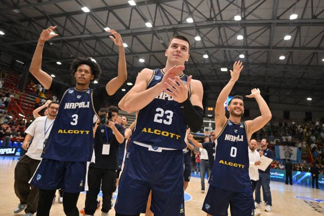BASKETBALL - EuroCup - Napoli Basketball vs. Cosea JL Bourg-en-Bresse Photo by IPA ABACAPRESS.COM89157784 - Napoli Basketball players celebrate after the game following their victory over Cosea JL Bourg-en-Bresse during the Napoli Basketball vs. Cosea JL Bourg-en-Bresse EuroCup basketball game in Naples, Italy, on September 30, 2026 Naples Italy  Copyright: xIPAxSport ABACAx
