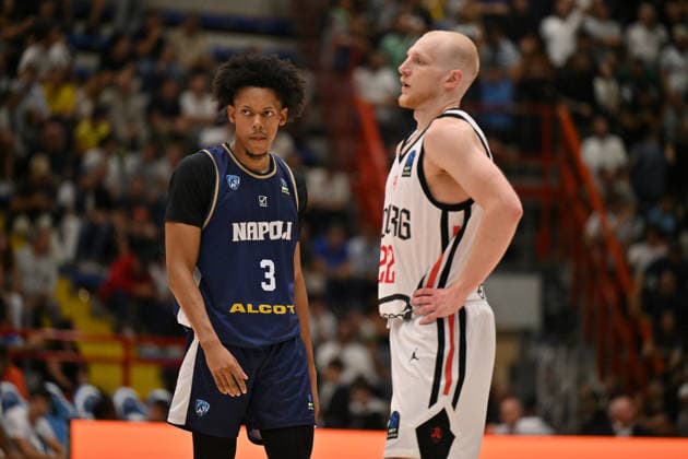 IPA89158223 - Jeffrey Dowtin Jr. of Napoli Basketball during the game against Cosea JL Bourg-en-Bresse in the EuroCup basketball match between Napoli Basketball and Cosea JL Bourg-en-Bresse in Naples, Italy, on September 30, 2026  Copyright: xEnzoxPinelli IPAxSportx xx IPA89158223