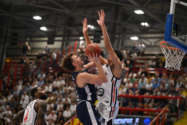IPA89158228 - Zachary Seljaas of Napoli Basketball in action during the game against Cosea JL Bourg-en-Bresse in the Napoli Basketball vs. Cosea JL Bourg-en-Bresse EuroCup basketball game in Naples, Italy, on September 30, 2026  Copyright: xEnzoxPinelli IPAxSportx xx IPA89158228