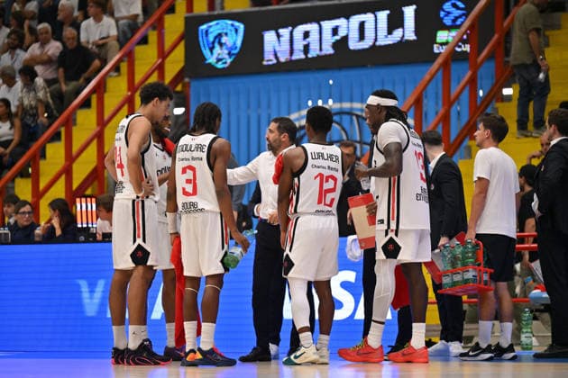 IPA89158235 - Time-out for Cosea JL Bourg-en-Bresse during the game against Napoli Basketball in the Napoli Basketball vs. Cosea JL Bourg-en-Bresse EuroCup basketball game in Naples, Italy, on September 30, 2026  Copyright: xEnzoxPinelli IPAxSportx xx IPA89158235