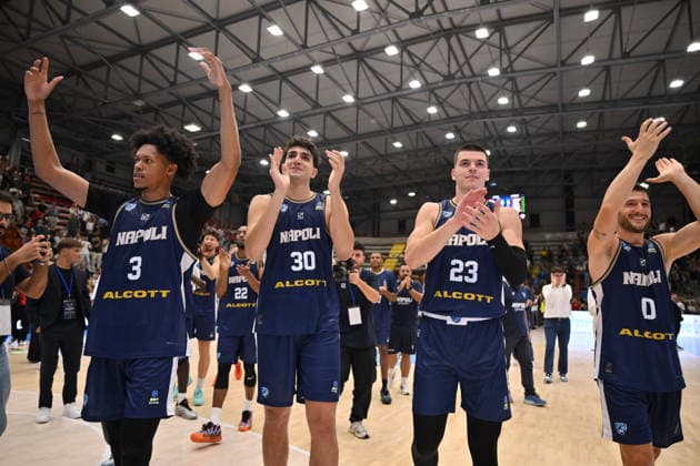 BASKETBALL - EuroCup - Napoli Basketball vs. Cosea JL Bourg-en-Bresse Photo by IPA ABACAPRESS.COM89157830 - Napoli Basketball players celebrate after the game following their victory over Cosea JL Bourg-en-Bresse during the Napoli Basketball vs. Cosea JL Bourg-en-Bresse EuroCup basketball game in Naples, Italy, on September 30, 2026 Naples Italy  Copyright: xIPAxSport ABACAx