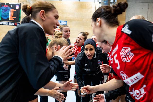 30.09.2026, GER, Handball, Frauen, Saison 2026 2027, DHB-Pokal 2.Runde-Achtelfinale, Thueringer HC - HSG Blomberg-Lippe Maie Gomma (Thueringer HC,1) gemeinsam mit ihrer Mannschaft Mitspielerinnen beim Motivieren 99947 Bad Langensalza Salza Halle Sporthalle Mehrz Thüringen Deutschland