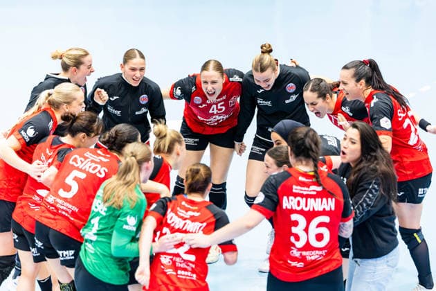 30.09.2026, GER, Handball, Frauen, Saison 2026 2027, DHB-Pokal 2.Runde-Achtelfinale, Thueringer HC - HSG Blomberg-Lippe der Thüringer HC Gewinnt das Pokalspiel gegen HSG Blomberg-Lippe und Jubelt, mit im Bild Dilayla Alarslan (Thueringer HC,38), Jolina Huhnstock (Thueringer HC,45), Anna Szabo (Thueringer HC,26) 99947 Bad Langensalza Salza Halle Sporthalle Mehrz Thüringen Deutschland