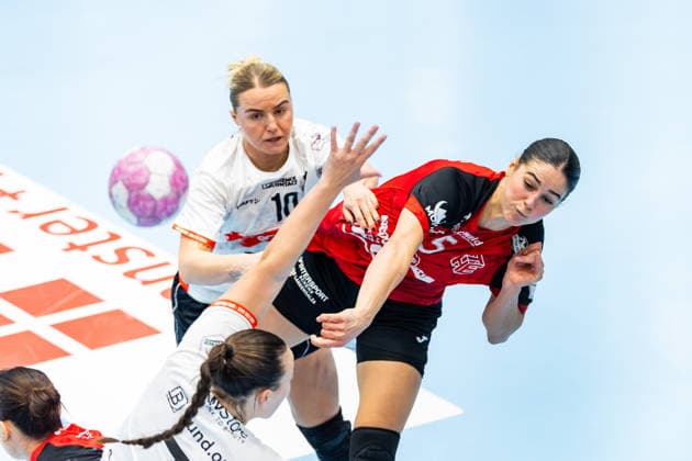 30.09.2026, GER, Handball, Frauen, Saison 2026 2027, DHB-Pokal 2.Runde-Achtelfinale, Thueringer HC - HSG Blomberg-Lippe Maxi Muehlner (HSG Blomberg-Lippe), Luca Csikos (Thueringer HC,5) 99947 Bad Langensalza Salza Halle Sporthalle Mehrz Thüringen Deutschland
