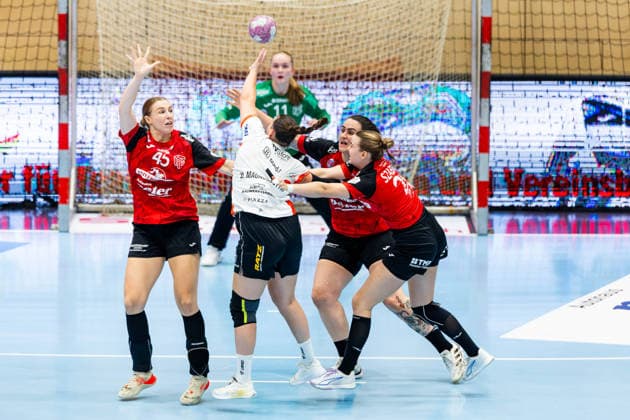30.09.2026, GER, Handball, Frauen, Saison 2026 2027, DHB-Pokal 2.Runde-Achtelfinale, Thueringer HC - HSG Blomberg-Lippe Diana Doegg Magnusdottir (HSG Blomberg-Lippe), Jolina Huhnstock (Thueringer HC,45), Josefine Hanfland (Thueringer HC,57), Anna Szabo (Thueringer HC,26) 99947 Bad Langensalza Salza Halle Sporthalle Mehrz Thüringen Deutschland