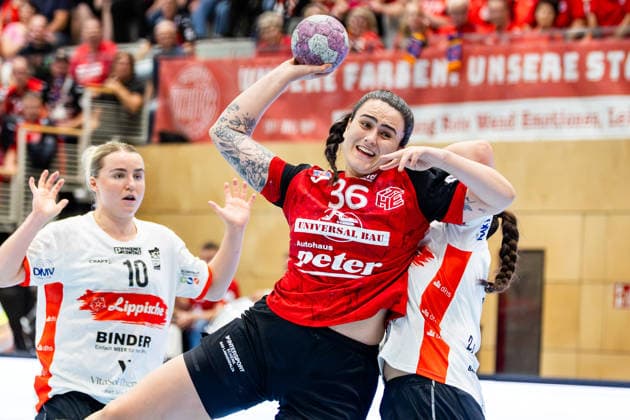 30.09.2026, GER, Handball, Frauen, Saison 2026 2027, DHB-Pokal 2.Runde-Achtelfinale, Thueringer HC - HSG Blomberg-Lippe Macela Arounian (Thueringer HC,36), Diana Doegg Magnusdottir (HSG Blomberg-Lippe) 99947 Bad Langensalza Salza Halle Sporthalle Mehrz Thüringen Deutschland