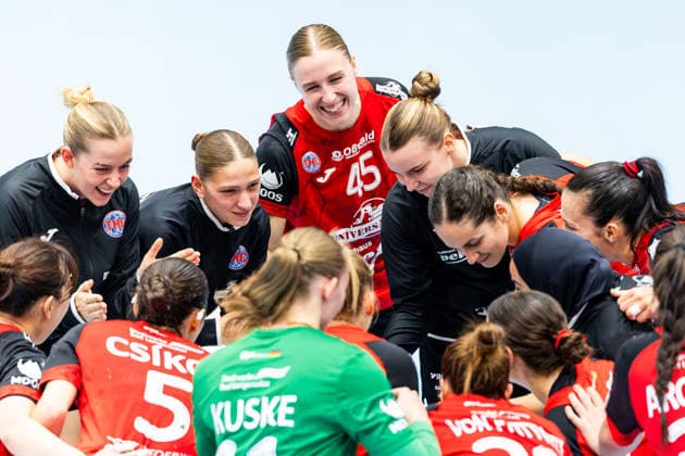 30.09.2026, GER, Handball, Frauen, Saison 2026 2027, DHB-Pokal 2.Runde-Achtelfinale, Thueringer HC - HSG Blomberg-Lippe der Thüringer HC Gewinnt das Pokalspiel gegen HSG Blomberg-Lippe und Jubelt, mit im Bild Dilayla Alarslan (Thueringer HC,38), Jolina Huhnstock (Thueringer HC,45), Anna Szabo (Thueringer HC,26) 99947 Bad Langensalza Salza Halle Sporthalle Mehrz Thüringen Deutschland