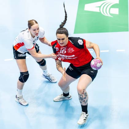 30.09.2026, GER, Handball, Frauen, Saison 2026 2027, DHB-Pokal 2.Runde-Achtelfinale, Thueringer HC - HSG Blomberg-Lippe Nieke Kuehne (HSG Blomberg-Lippe), Macela Arounian (Thueringer HC,36) 99947 Bad Langensalza Salza Halle Sporthalle Mehrz Thüringen Deutschland
