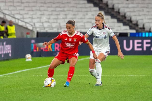LISBON, PORTUGAL - SEPTEMBER 30: Lucia Alves of Benfica and Giulia Gwinn of Bayern Munich disputing the ball during UWCL match between SL Benfica and FC Bayern Munich at Estádio da Luz on September 30, 2026 in Lisbon, Portugal. Copyright: xCatiaxSilvax Sportspressphoto_SPR243171