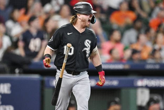 Chicago White Sox Chase Meidroth (10) celebrates after hitting a three-run home run against the Houston Astros in the sixth inning of an MLB, Baseball Herren, USA American League Wild Card game at Daikin Park in Houston, Texas, on Wednesday, September 30, 2026.  HOU20260930739 MARIAxLYSAKER