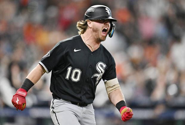 Chicago White Sox Chase Meidroth (10) celebrates after hitting a three-run home run against the Houston Astros in the sixth inning of an MLB, Baseball Herren, USA American League Wild Card game at Daikin Park in Houston, Texas, on Wednesday, September 30, 2026.  HOU20260930740 MARIAxLYSAKER