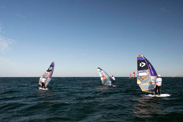 PWA - Citroen - World Windsurfing Tour Sylt 2026 - Tag 5 - Slalom Foil Men; Sylt Westerland, 30.09.2026 Jordy Vonk (Slalom Foil Men, Netherlands, NED-69); Amado Vrieswijk (Slalom Foil Men and Freestyle Men, Bonaire, NB-20); Kasper Nielsen (Slalom Foil Men, Denmark, DEN-148); PWA - Citroen - World Windsurfing Tour Sylt 2026 - Tag 5 - Slalom Foil Men am 30.09.2026 vor dem Brandenburger Strand - Motorboot auf Sylt Westerland (Deutschland). Copyright: xBEAUTIFULxSPORTS AndreasxDickx