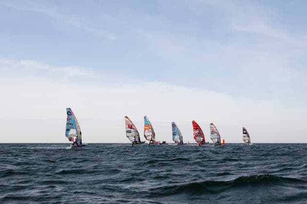 PWA - Citroen - World Windsurfing Tour Sylt 2026 - Tag 5 - Slalom Foil Men; Sylt Westerland, 30.09.2026 Scotty Stallman (Slalom Foil Men, England, GBR-68); William Huppert (Slalom Foil Men, FRA330); Lars PoggeMenn (Slalom Foil Men, Germany, GER-730); Hugo Sjoberg (Slalom Foil Men, Schweden, SWE-45); Tomasz Romanowski (Slalom Foil Men, Poland, POL-163); Dominik Lewinski (Slalom Foil Men, Poland, POL-636); Sacha Fortune (Slalom Foil Men, France, FRA-655); PWA - Citroen - World Windsurfing Tour Sylt 2026 - Tag 5 - Slalom Foil Men am 30.09.2026 vor dem Brandenburger Strand - Motorboot auf Sylt Westerland (Deutschland). Copyright: xBEAUTIFULxSPORTS AndreasxDickx