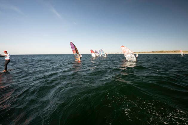 PWA - Citroen - World Windsurfing Tour Sylt 2026 - Tag 5 - Slalom Foil Men; Sylt Westerland, 30.09.2026 Nico Prien (Slalom Foil Men, Germany, GER-7); Scotty Stallman (Slalom Foil Men, England, GBR-68); Noah Vinther (Slalom Foil Men, Denmark, DEN-7777); PWA - Citroen - World Windsurfing Tour Sylt 2026 - Tag 5 - Slalom Foil Men am 30.09.2026 vor dem Brandenburger Strand - Motorboot auf Sylt Westerland (Deutschland). Copyright: xBEAUTIFULxSPORTS AndreasxDickx