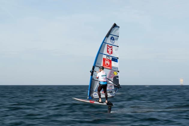 PWA - Citroen - World Windsurfing Tour Sylt 2026 - Tag 5 - Slalom Foil Men; Sylt Westerland, 30.09.2026 Amado Vrieswijk (Slalom Foil Men and Freestyle Men, Bonaire, NB-20); PWA - Citroen - World Windsurfing Tour Sylt 2026 - Tag 5 - Slalom Foil Men am 30.09.2026 vor dem Brandenburger Strand - Motorboot auf Sylt Westerland (Deutschland). Copyright: xBEAUTIFULxSPORTS AndreasxDickx