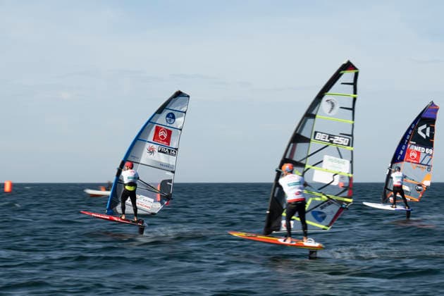 PWA - Citroen - World Windsurfing Tour Sylt 2026 - Tag 5 - Slalom Foil Men; Sylt Westerland, 30.09.2026 Pierre Mortefon (Slalom Foil Men, France, F-14); Cyril Evard (Slalom Foil Men, Belgium, BEL-250); PWA - Citroen - World Windsurfing Tour Sylt 2026 - Tag 5 - Slalom Foil Men am 30.09.2026 vor dem Brandenburger Strand - Motorboot auf Sylt Westerland (Deutschland). Copyright: xBEAUTIFULxSPORTS AndreasxDickx