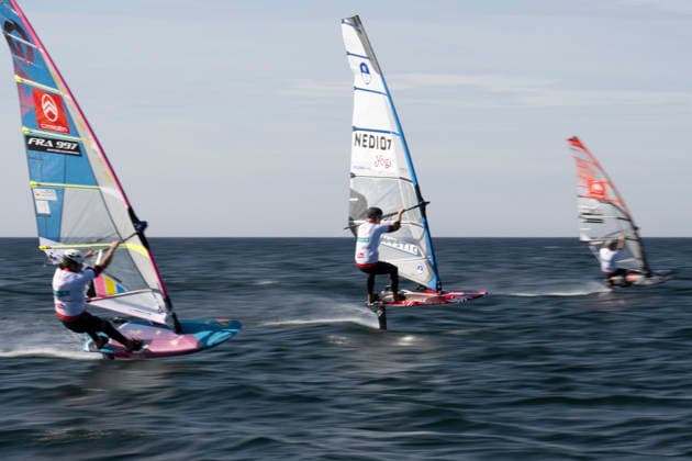 PWA - Citroen - World Windsurfing Tour Sylt 2026 - Tag 5 - Slalom Foil Men; Sylt Westerland, 30.09.2026 Thijs Hanemaaijer (Slalom Foil Men, Netherlands, NED-107); PWA - Citroen - World Windsurfing Tour Sylt 2026 - Tag 5 - Slalom Foil Men am 30.09.2026 vor dem Brandenburger Strand - Motorboot auf Sylt Westerland (Deutschland). Copyright: xBEAUTIFULxSPORTS AndreasxDickx
