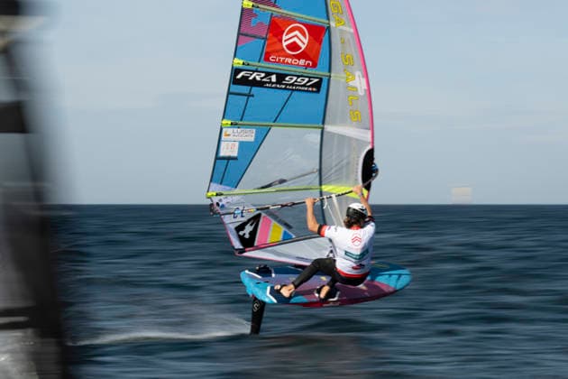 PWA - Citroen - World Windsurfing Tour Sylt 2026 - Tag 5 - Slalom Foil Men; Sylt Westerland, 30.09.2026 Alexis Mathis (Slalom Foil Men, France, FRA-997); PWA - Citroen - World Windsurfing Tour Sylt 2026 - Tag 5 - Slalom Foil Men am 30.09.2026 vor dem Brandenburger Strand - Motorboot auf Sylt Westerland (Deutschland). Copyright: xBEAUTIFULxSPORTS AndreasxDickx