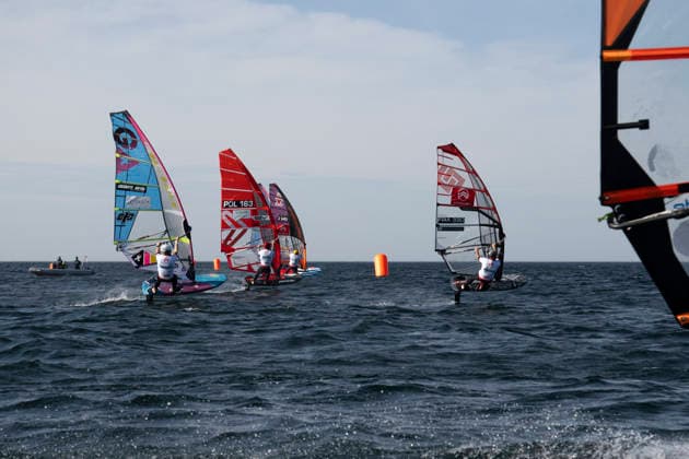 PWA - Citroen - World Windsurfing Tour Sylt 2026 - Tag 5 - Slalom Foil Men; Sylt Westerland, 30.09.2026 Scotty Stallman (Slalom Foil Men, England, GBR-68); Tomasz Romanowski (Slalom Foil Men, Poland, POL-163); PWA - Citroen - World Windsurfing Tour Sylt 2026 - Tag 5 - Slalom Foil Men am 30.09.2026 vor dem Brandenburger Strand - Motorboot auf Sylt Westerland (Deutschland). Copyright: xBEAUTIFULxSPORTS AndreasxDickx