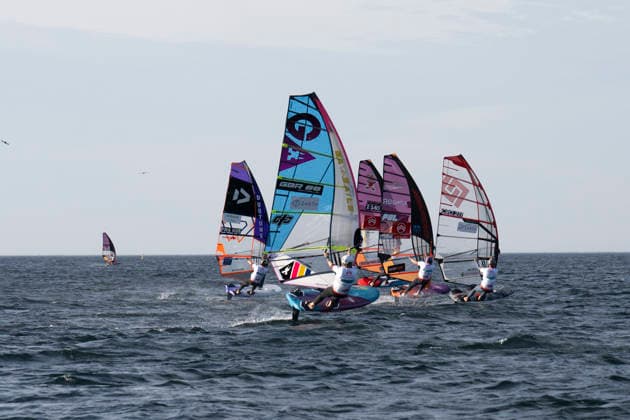 PWA - Citroen - World Windsurfing Tour Sylt 2026 - Tag 5 - Slalom Foil Men; Sylt Westerland, 30.09.2026 Scotty Stallman (Slalom Foil Men, England, GBR-68); Maciek Rutkowski (Slalom Foil Men, Poland, POL-23); PWA - Citroen - World Windsurfing Tour Sylt 2026 - Tag 5 - Slalom Foil Men am 30.09.2026 vor dem Brandenburger Strand - Motorboot auf Sylt Westerland (Deutschland). Copyright: xBEAUTIFULxSPORTS AndreasxDickx