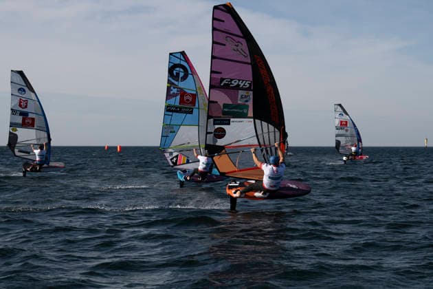PWA - Citroen - World Windsurfing Tour Sylt 2026 - Tag 5 - Slalom Foil Men; Sylt Westerland, 30.09.2026 Alexis Mathis (Slalom Foil Men, France, FRA-997); Pierre Macquaert (Slalom Foil Men, France, FRA-945); PWA - Citroen - World Windsurfing Tour Sylt 2026 - Tag 5 - Slalom Foil Men am 30.09.2026 vor dem Brandenburger Strand - Motorboot auf Sylt Westerland (Deutschland). Copyright: xBEAUTIFULxSPORTS AndreasxDickx
